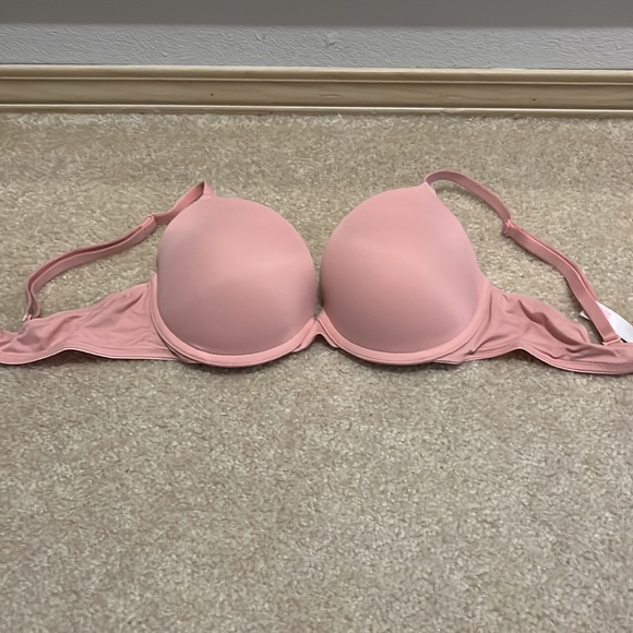 Victoria Secrets Pink Push-up Bras $25 for the bundle / $18 each - Picture 5 of 8